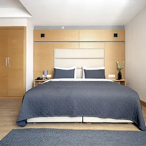 4* Hotel Merlin